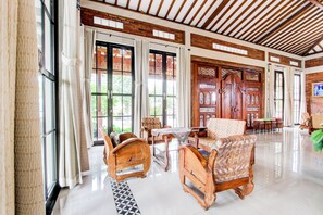 Quầy tiếp tân