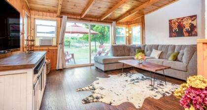 Rustic modern farmhouse. Enjoy the peace and privacy of Uribe farm.