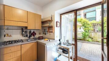 Tủ lạnh, lò nướng, bếp nấu, máy rửa bát