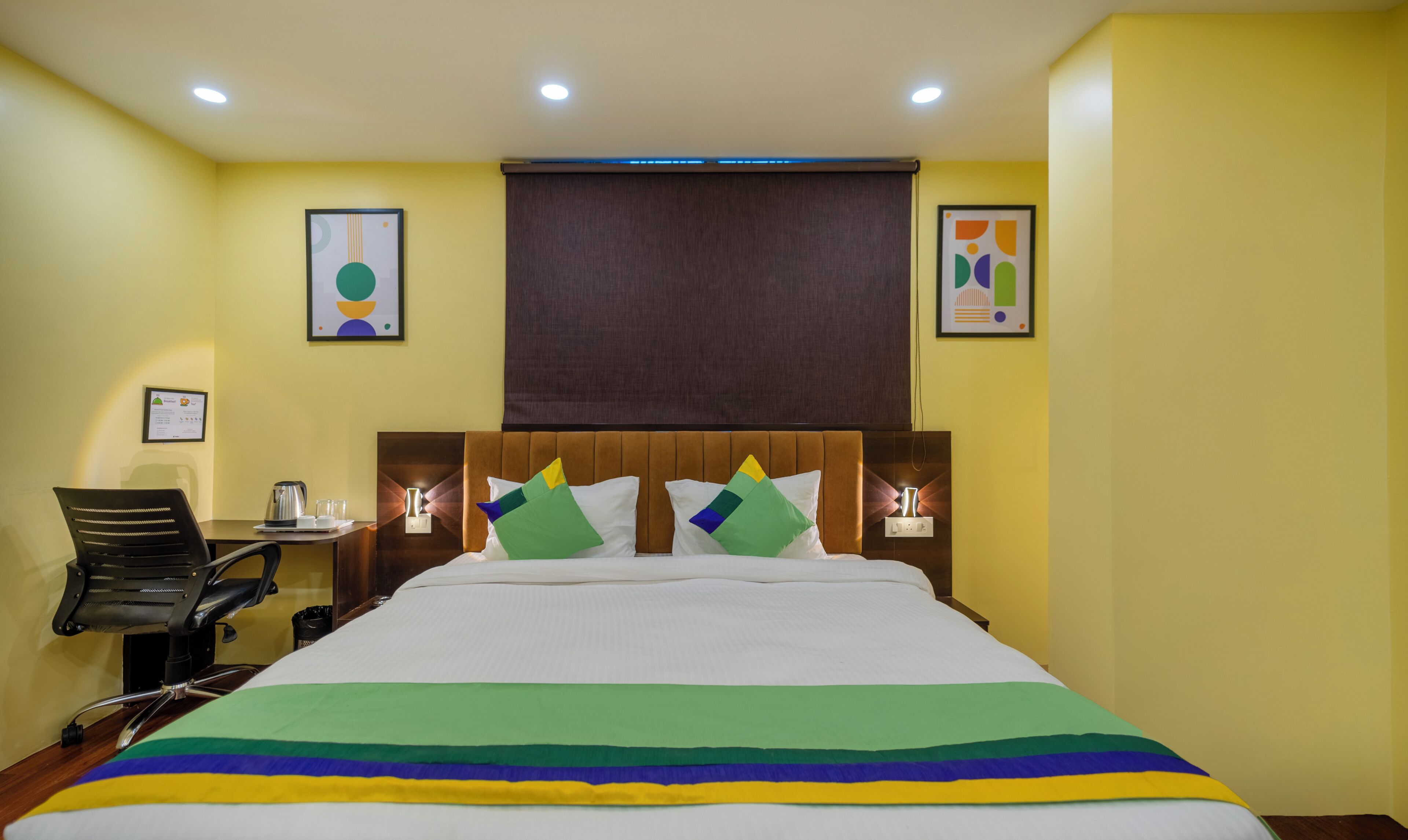 Standard Room | In-room safe, desk, rollaway beds, bed sheets