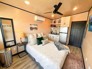 1 Schlafzimmer, Schreibtisch, WLAN, Bettwäsche