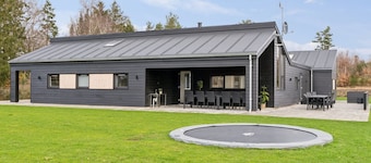 "Lanessa" - 800m from the sea by Interhome