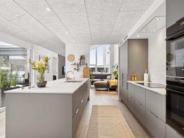 Frigorífic, microones i rentaplats