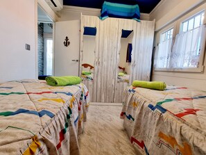 1 slaapkamer, een strijkplank/strijkijzer, internet, beddengoed