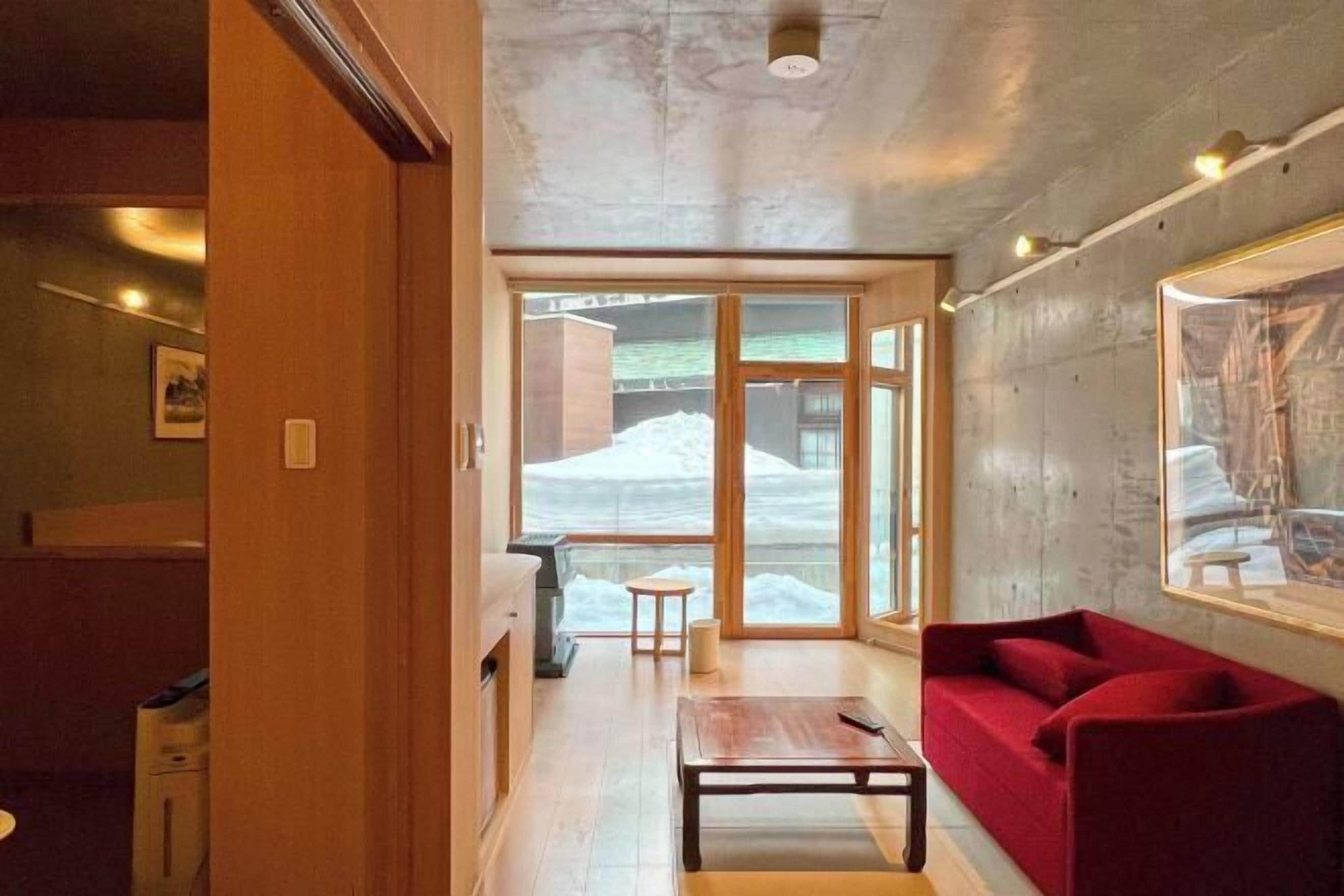 起居區 | 32-吋 LCD 液晶電視，提供數位頻道