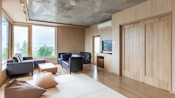 Premium Twin Room, Non Smoking (2 Semi-double beds) | Free WiFi