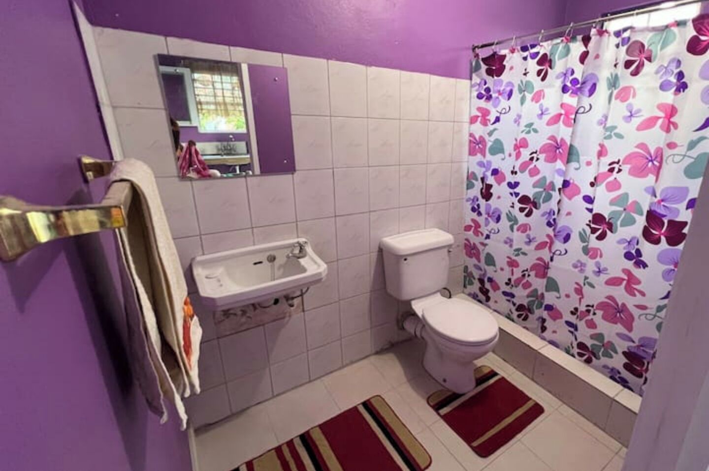 タオル、石鹸、トイレットペーパー