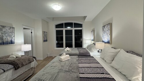 Elegant Townhome in Prestigious Woodbridge Estate, Vaughan (Selena)