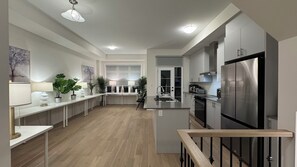 Private kitchen - Elegant Townhome in Prestigious Woodbridge Estate, Vaughan (Selena) (Vaughan)