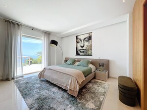 4 bedrooms, desk, iron/ironing board, WiFi - Exceptional Property 4 Bedrooms, Panoramic Sea View, Swimming Pool, Fitness Room (Vallauris)
