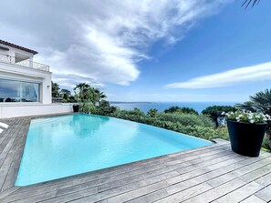 Pool - Exceptional Property 4 Bedrooms, Panoramic Sea View, Swimming Pool, Fitness Room (Vallauris)