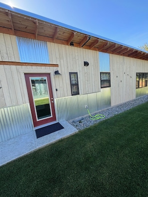 Exterior - Sunflower Resort Black-Eyed Susan Cabin (Winthrop)