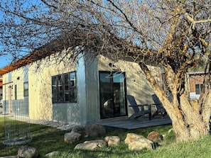 Exterior - Sunflower Resort Black-Eyed Susan Cabin (Winthrop)