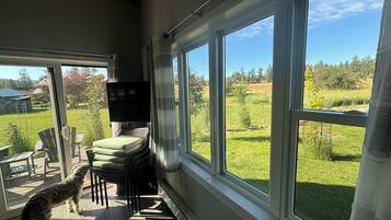 Deluxe House, Kitchen, Garden Area | 2 bedrooms, hypo-allergenic bedding, pillowtop beds