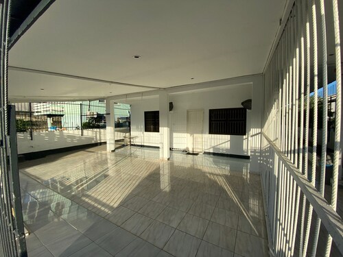 Cozy 2-bedroom apartment in charming Paramaribo with AC, WiFi