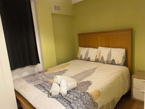 2 bedrooms, iron/ironing board, internet, bed sheets