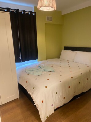 2 chambres, fer et planche à repasser, accès Internet, draps fournis
