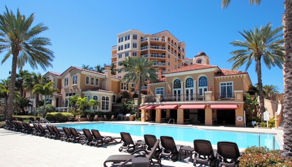 Pool - Luxury Beach Resort Style Living Right on Main Strip (Clearwater)