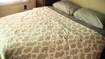 1 bedroom, iron/ironing board, WiFi, bed sheets