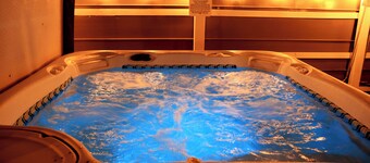 Peaceful, clean, spacious RV at a great bargain. with 2 amazing MR COOL ACs