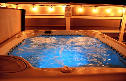 Peaceful, clean, spacious RV at a great bargain. with 2 amazing MR COOL ACs