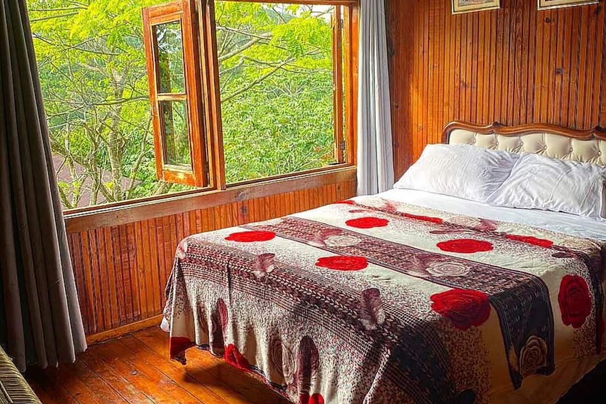 Senior Chalet | 3 bedrooms, bed sheets