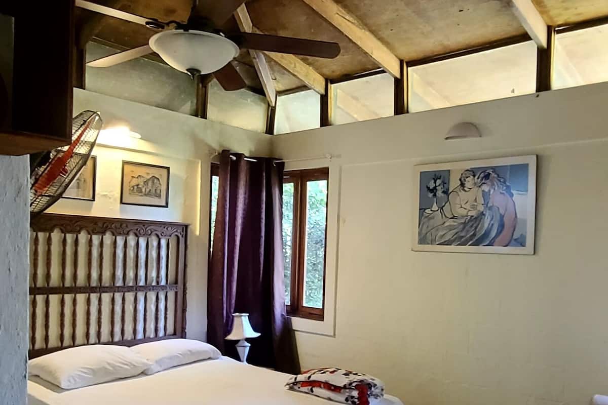 3 bedrooms, bed sheets