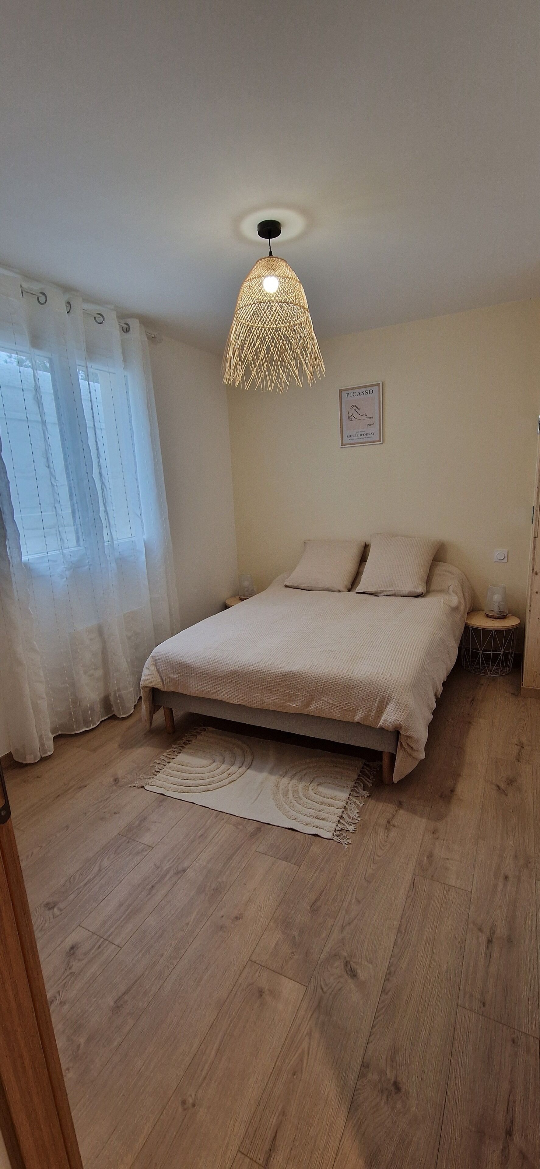 3 slaapkamers, een strijkplank/strijkijzer, reisbedje, gratis wifi