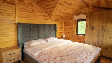 Deluxe-Ferienhaus | 2 Schlafzimmer, kostenloses WLAN, Bettwäsche