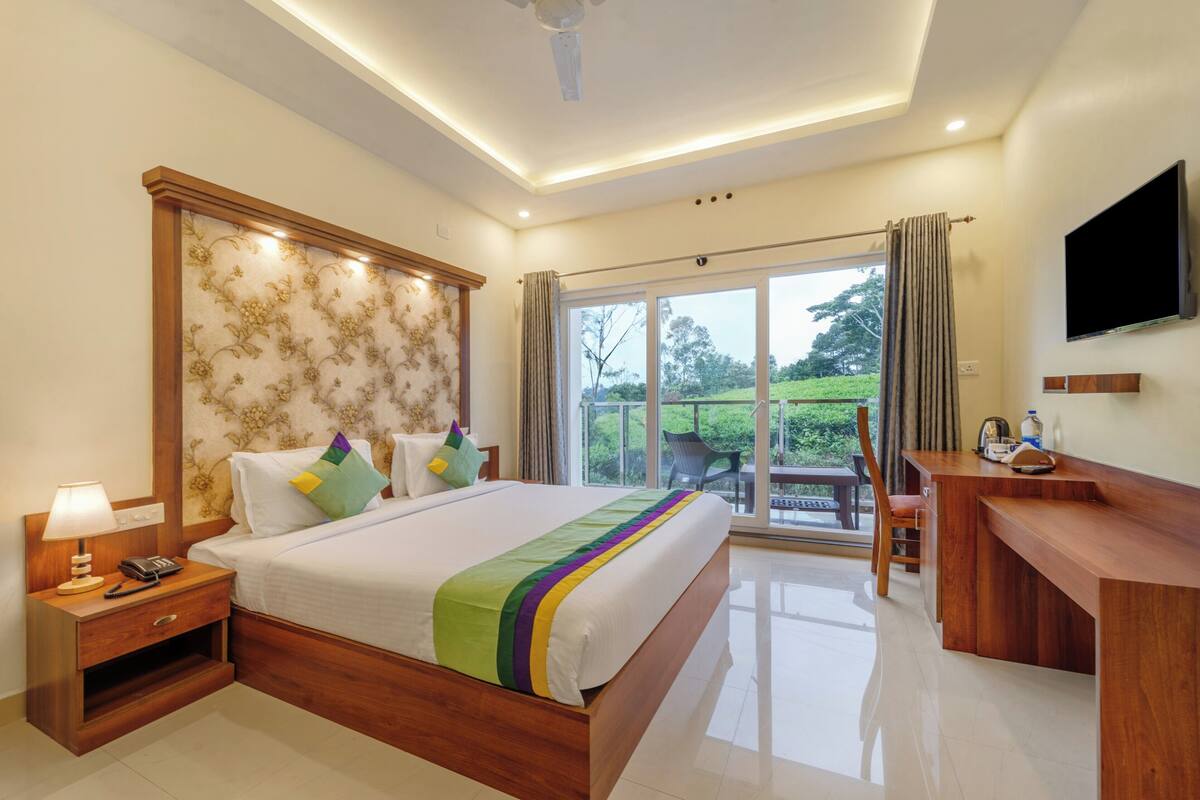 In-room safe, desk, soundproofing, iron/ironing board