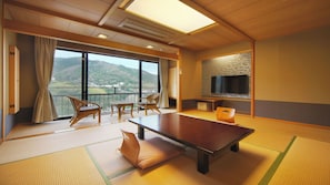 Habitación tradicional | Caja fuerte, cortinas opacas, wifi gratis