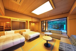 Habitación triple de lujo | Caja fuerte, cortinas opacas, wifi gratis