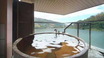 Luxury Quadruple Room | Bathroom | Combined shower/tub, hair dryer, bidet, towels