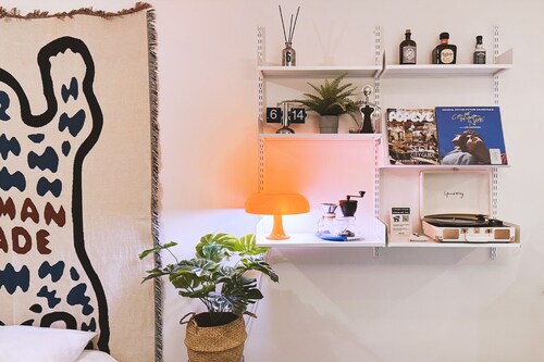 RoHam Haus : 5 min Gangnam Stn / Turntable / Green Table / Drip Coffee