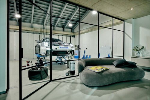 Racers Lodge "Grand Prix" with lifting platform and double garage, near Nürburgring 