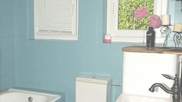 Haartrockner, Handtücher, Toilettenpapier