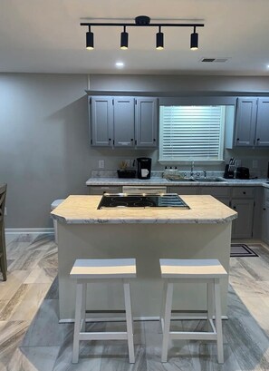 Private kitchen - A sweet retreat in the cove… (Jackson)