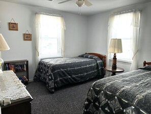 3 bedrooms, iron/ironing board, WiFi - First floor ocean front duplex in Ship Bottom (Ship Bottom)