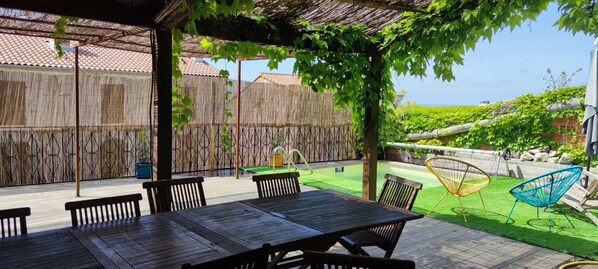 تناول الطعام بالخارج