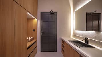 Vila, 3 kamar tidur, pemandangan kolam renang | Kamar mandi | Perlengkapan mandi gratis, pengering rambut, sandal, dan handuk