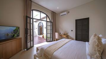Vila, 3 kamar tidur, pemandangan kolam renang | 3 kamar tidur, seprai katun Mesir, seprai premium, dan brankas