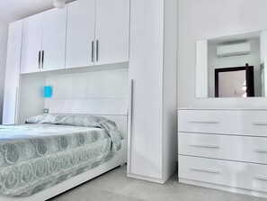 3 bedrooms, iron/ironing board, bed sheets