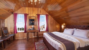 Deluxe Room, Mountain View | 1 bedroom, desk