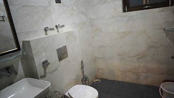 Deluxe Room | Bathroom