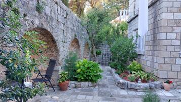 Apartamento clássico, no jardim | 2 quartos, Wi-Fi de cortesia