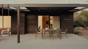 Outdoor dining - The Blackwood House Designed for pure relaxation (Rye)