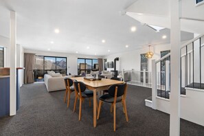 Interior - Garage, ski and bike racks, amazing mountain and view views, gas fire. (Queenstown)