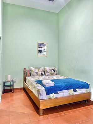 Standard Room | Bed sheets - Telu Telu Solo (Surakarta)