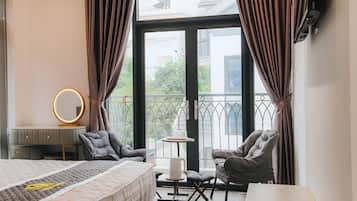 Deluxe Studio Suite, City View | Premium bedding, memory foam beds, free minibar items
