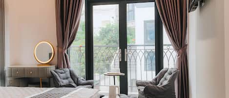 Deluxe Studio Suite, City View | Premium bedding, memory-foam beds, free minibar items